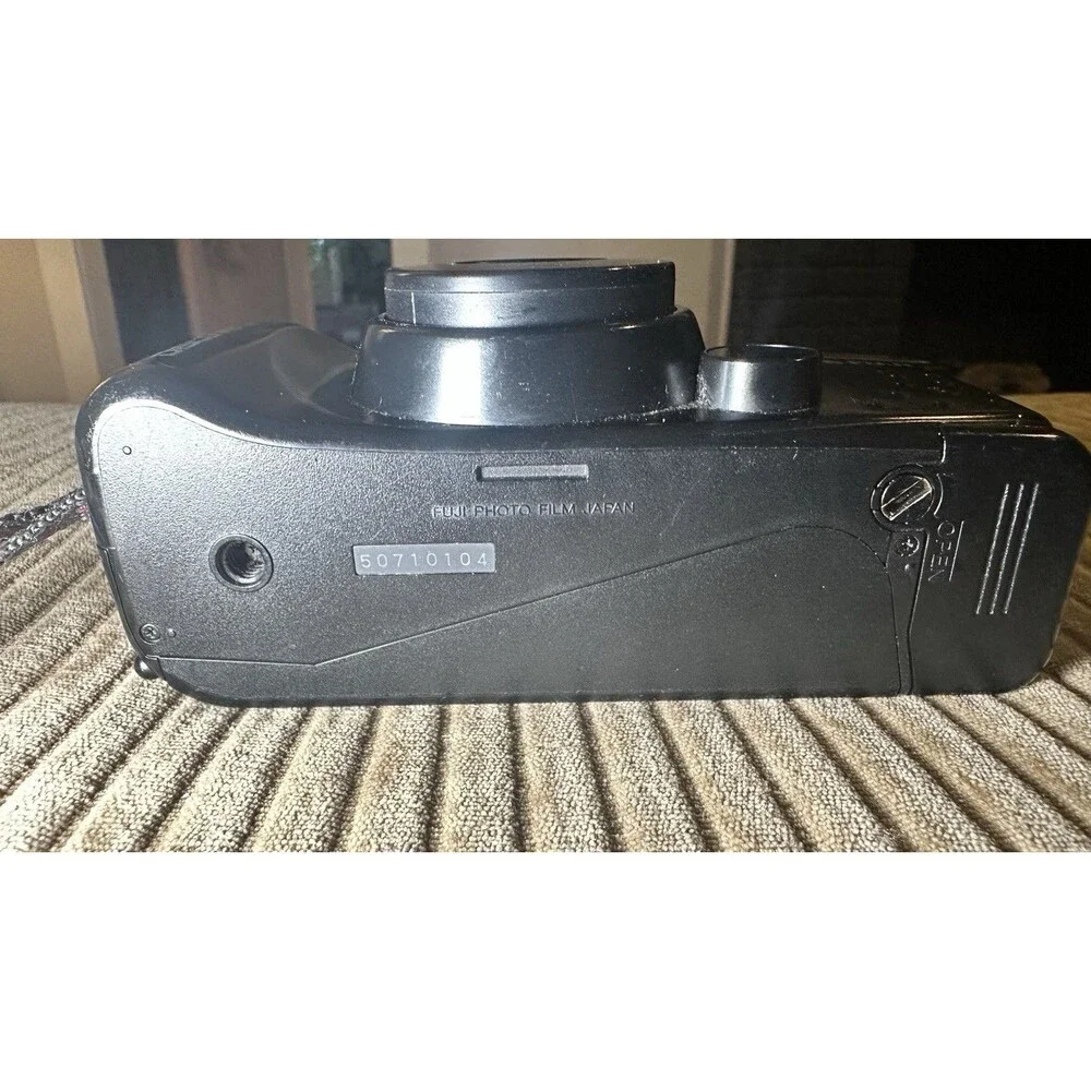 Fuji Discovery 900 Zoom Plus Camera 38-85mm Drop in Loading Pre Winding